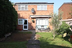 Skyvillion - Valley Way - 3bed House In Stevenage