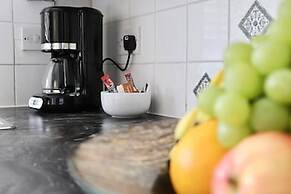 Skyvillion - Valley Way - 3bed House In Stevenage