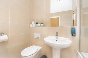 Skyvillion 2bed Enfield Flat W Balcony - Parking