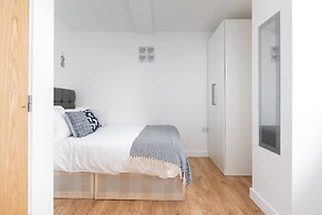 Skyvillion 2bed Enfield Flat W Balcony - Parking