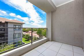 2 Bed Flat - Sleeps 4 - Pool - Garden - Parking
