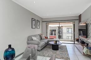 2 Bed Flat - Sleeps 4 - Pool - Garden - Parking