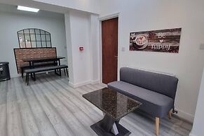St Albans Stylish Suite With Kitchenette