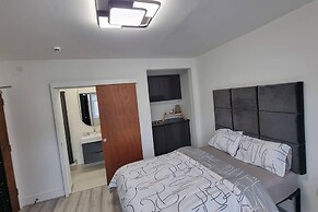St Albans Stylish Suite With Kitchenette