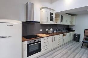 St Albans Stylish Suite With Kitchenette