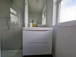St Albans Stylish Suite With Kitchenette
