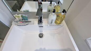 St Albans Stylish Suite With Kitchenette