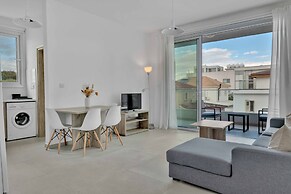 Phaedrus Living Eolus Residences Hera