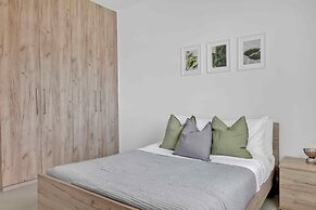 Phaedrus Living Eolus Residences Hera