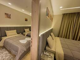 Holy Sheet Plus, Boutique Hotel