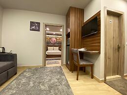 Holy Sheet Plus, Boutique Hotel