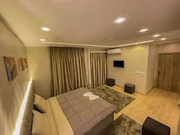 Holy Sheet Plus, Boutique Hotel