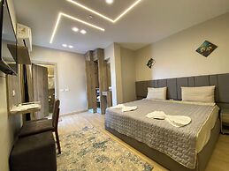Holy Sheet Plus, Boutique Hotel