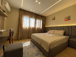 Holy Sheet Plus, Boutique Hotel