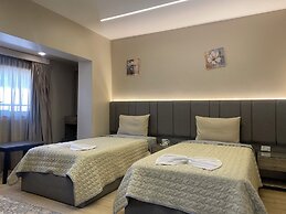 Holy Sheet Plus, Boutique Hotel