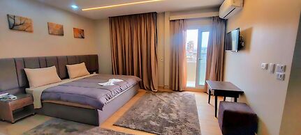 Holy Sheet Plus, Boutique Hotel