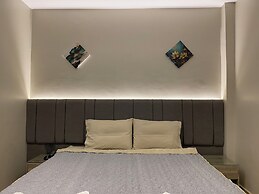 Holy Sheet Plus, Boutique Hotel