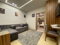 Holy Sheet Plus, Boutique Hotel
