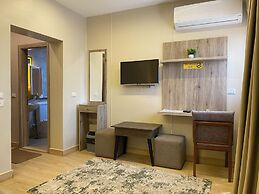 Holy Sheet Plus, Boutique Hotel