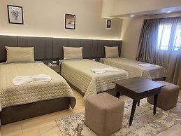 Holy Sheet Plus, Boutique Hotel