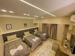 Holy Sheet Plus, Boutique Hotel