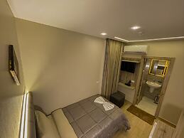 Holy Sheet Plus, Boutique Hotel
