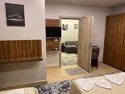 Holy Sheet Plus, Boutique Hotel
