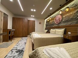 Holy Sheet Plus, Boutique Hotel