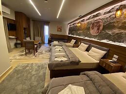 Holy Sheet Plus, Boutique Hotel