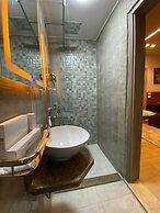 Holy Sheet Plus, Boutique Hotel