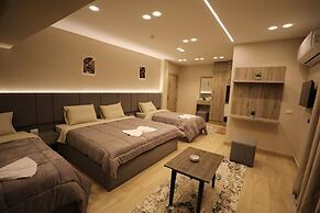 Holy Sheet Plus, Boutique Hotel