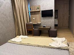 Holy Sheet Plus, Boutique Hotel