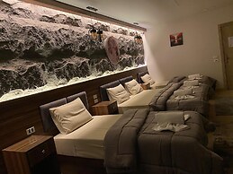 Holy Sheet Plus, Boutique Hotel