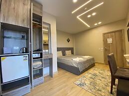 Holy Sheet Plus, Boutique Hotel