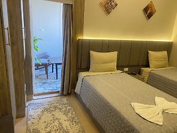 Holy Sheet Plus, Boutique Hotel