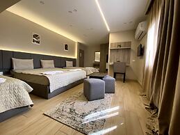 Holy Sheet Plus, Boutique Hotel
