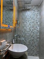 Holy Sheet Plus, Boutique Hotel