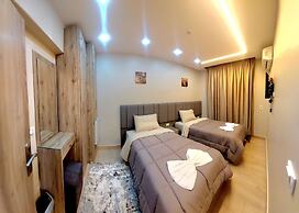Holy Sheet Plus, Boutique Hotel