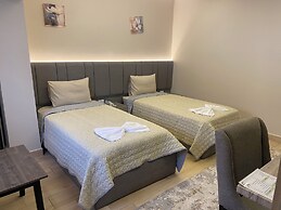 Holy Sheet Plus, Boutique Hotel