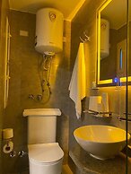 Holy Sheet Plus, Boutique Hotel