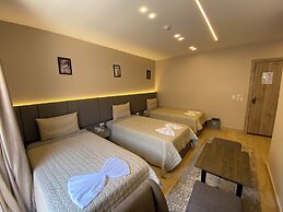 Holy Sheet Plus, Boutique Hotel