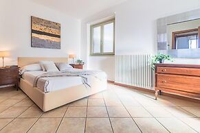 Sunny Varenna Apartment