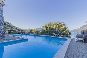 Sunny Varenna Apartment
