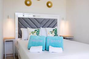Green View Delight Chic Blue Bay Apartment