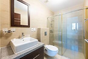Green View Delight Chic Blue Bay Apartment