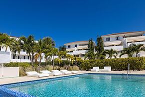 Green View Delight Chic Blue Bay Apartment