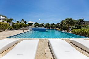 Green View Delight Chic Blue Bay Apartment