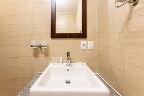 Green View Delight Chic Blue Bay Apartment