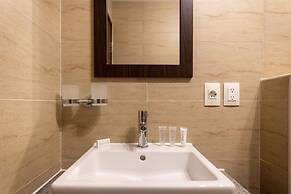 Green View Delight Chic Blue Bay Apartment