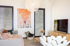 Modern Vibrant Villa With Terrace Private Pool